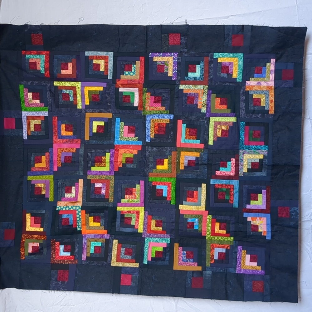 Log cabin pieced quilt top